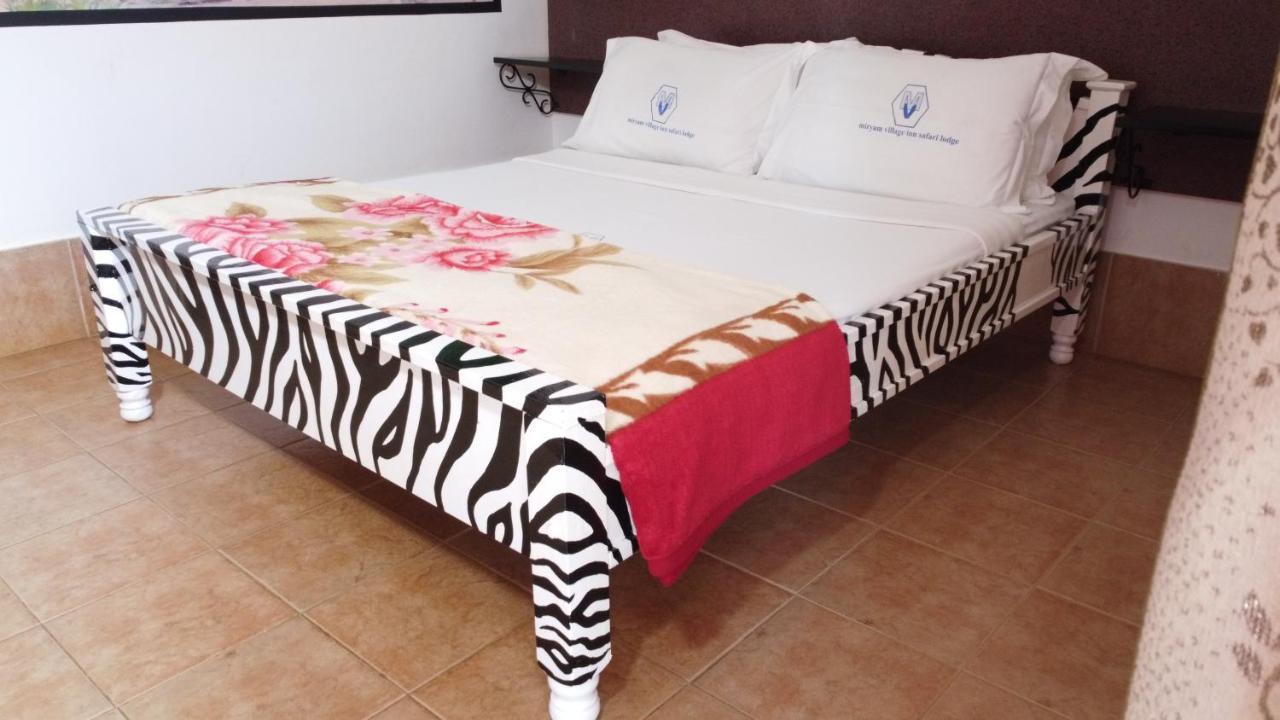 Miryams Village Inn Safari Lodge Sultan Hamud Eksteriør bilde