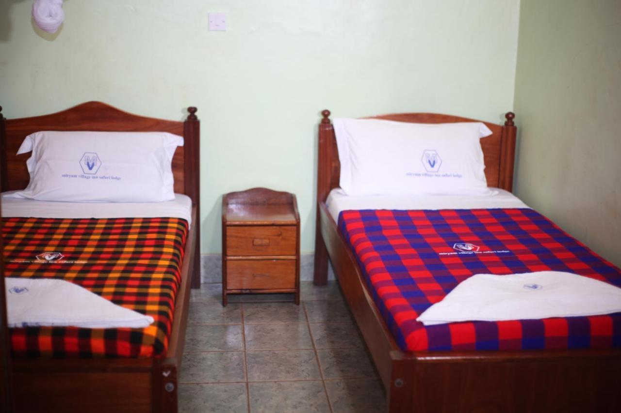 Miryams Village Inn Safari Lodge Sultan Hamud Eksteriør bilde