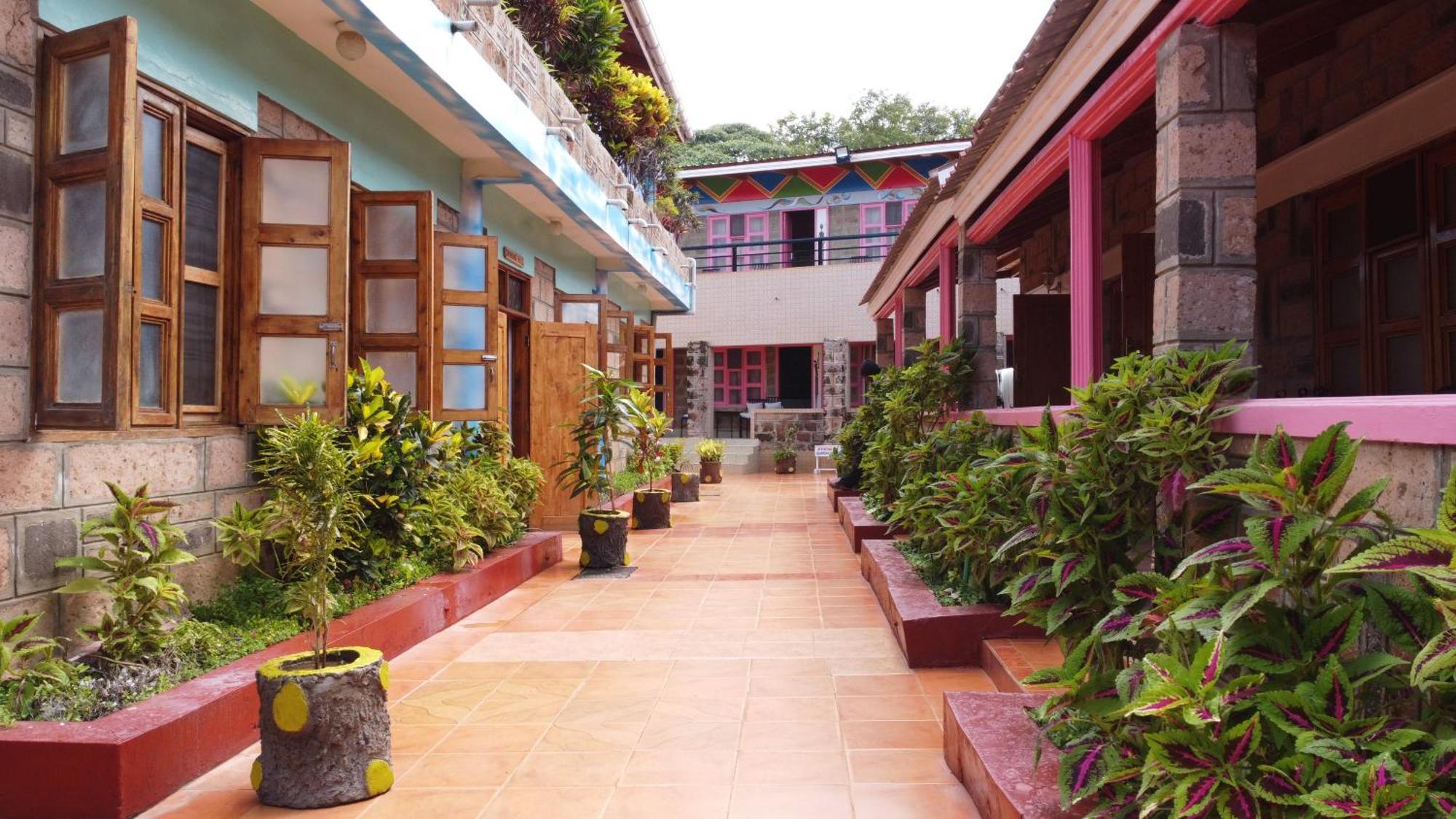 Miryams Village Inn Safari Lodge Sultan Hamud Eksteriør bilde