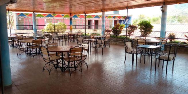 Miryams Village Inn Safari Lodge Sultan Hamud Eksteriør bilde