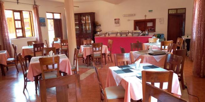 Miryams Village Inn Safari Lodge Sultan Hamud Eksteriør bilde