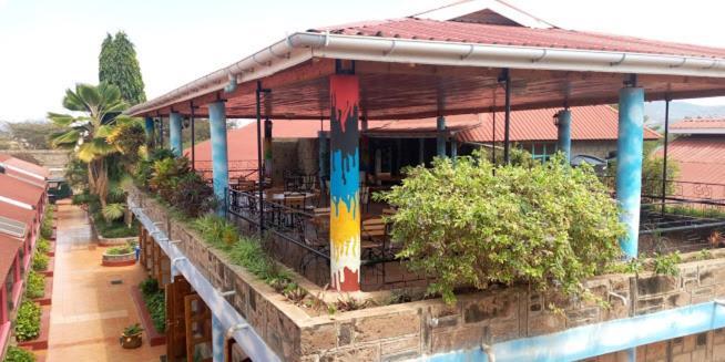 Miryams Village Inn Safari Lodge Sultan Hamud Eksteriør bilde